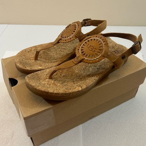 Ugg Women’s “Ayden II” Almond Sandals Size 9 - Picture 2 of 10